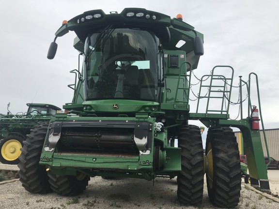 2013 John Deere S660 Combine