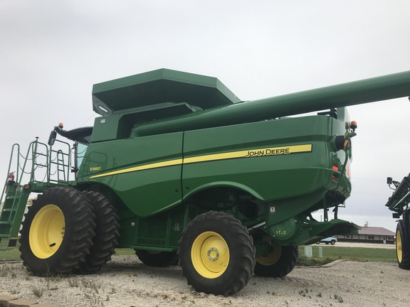 2013 John Deere S660 Combine