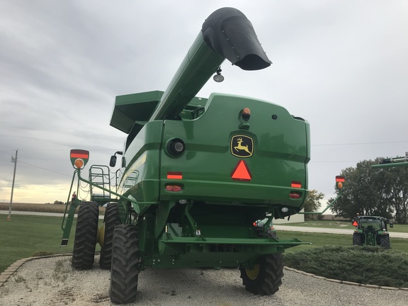 2013 John Deere S660 Combine