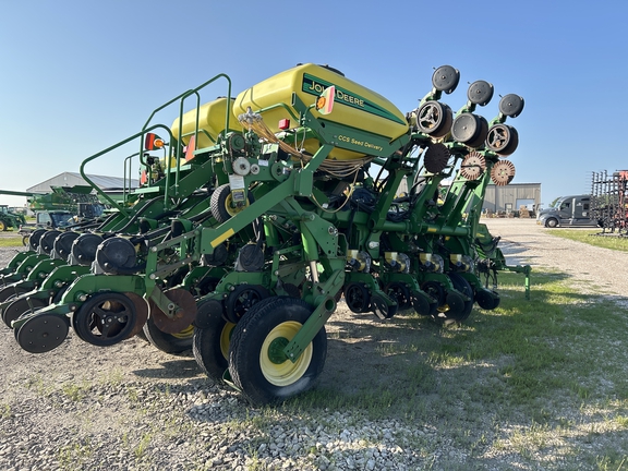 2008 John Deere 1790 Planter