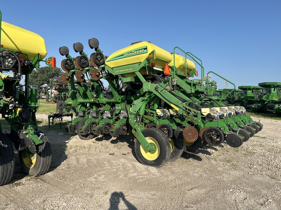 2008 John Deere 1790 Planter