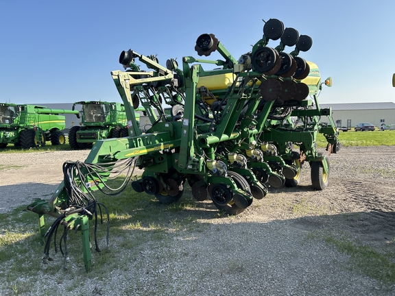 2008 John Deere 1790 Planter