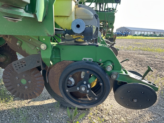 2008 John Deere 1790 Planter