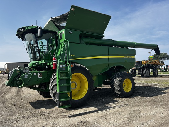 2023 John Deere S780 Combine