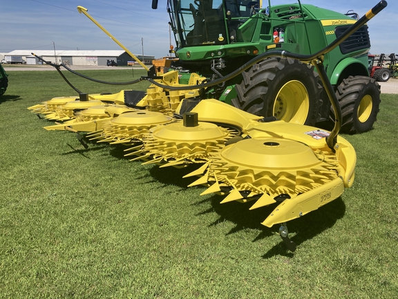 2023 John Deere 772 Header Forage