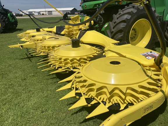 2023 John Deere 772 Header Forage