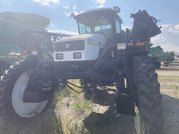 2000 Willmar 8500 Sprayer/High Clearance