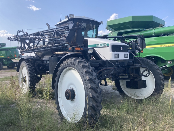 2000 Willmar 8500 Sprayer/High Clearance