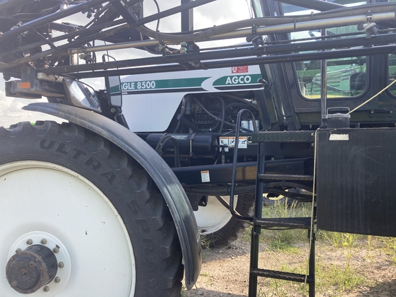 2000 Willmar 8500 Sprayer/High Clearance