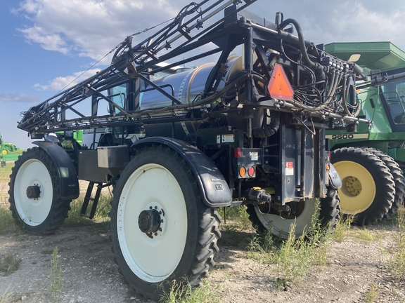 2000 Willmar 8500 Sprayer/High Clearance