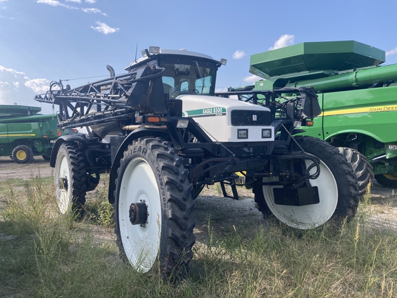 2000 Willmar 8500 Sprayer/High Clearance