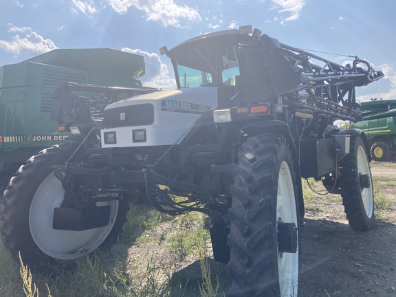 2000 Willmar 8500 Sprayer/High Clearance