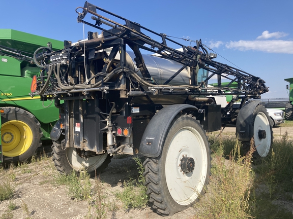 2000 Willmar 8500 Sprayer/High Clearance