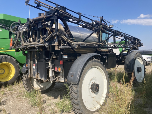 2000 Willmar 8500 Sprayer/High Clearance