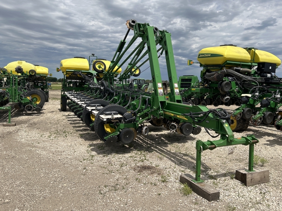 2009 John Deere 1770NT CCS Planter