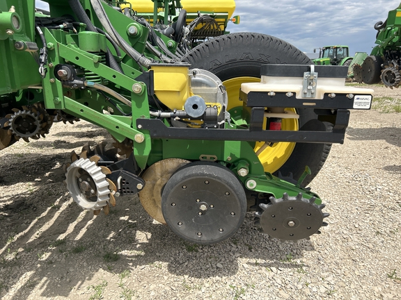 2009 John Deere 1770NT CCS Planter