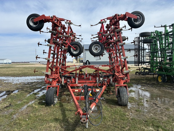 2011 Wil-Rich Quad X2 Field Cultivator