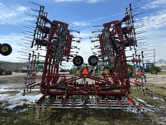 2011 Wil-Rich Quad X2 Field Cultivator