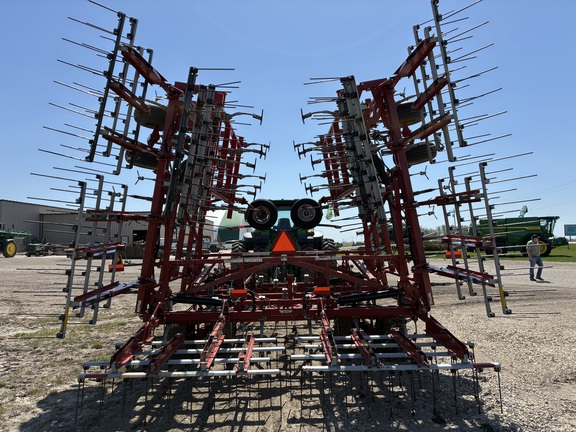 2011 Wil-Rich Quad X2 Field Cultivator