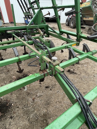 1990 John Deere 960 Field Cultivator