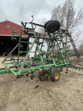 1990 John Deere 960 Field Cultivator