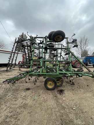 1990 John Deere 960 Field Cultivator