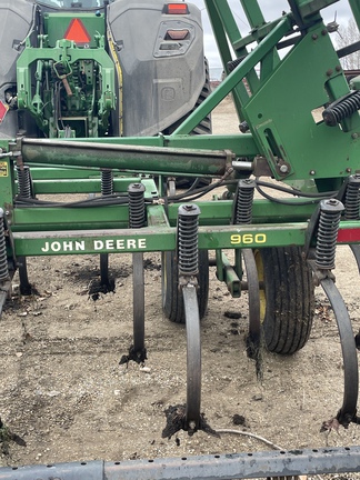 1990 John Deere 960 Field Cultivator