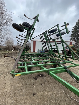 1990 John Deere 960 Field Cultivator