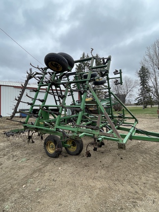 1990 John Deere 960 Field Cultivator