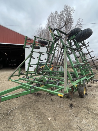 1990 John Deere 960 Field Cultivator