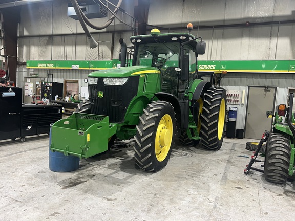 2013 John Deere 7260R Tractor