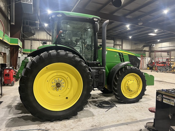 2013 John Deere 7260R Tractor