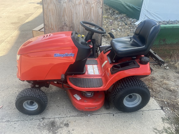 Simplicity Regent 22 B&S Garden Tractor