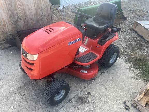 Simplicity Regent 22 B&S Garden Tractor