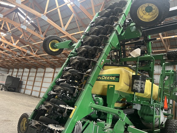 John Deere 1990 Air Seeder