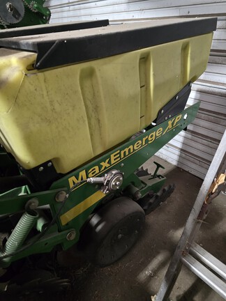 2009 John Deere 1760 Planter