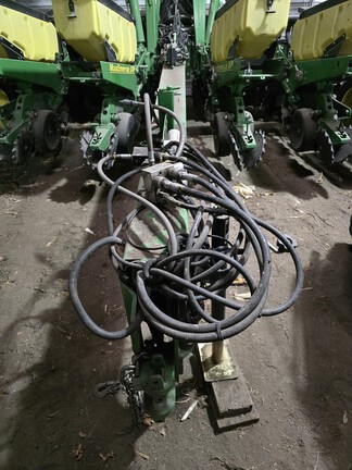 2009 John Deere 1760 Planter