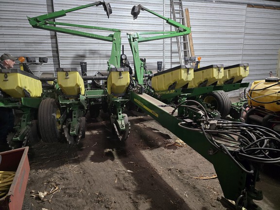 2009 John Deere 1760 Planter