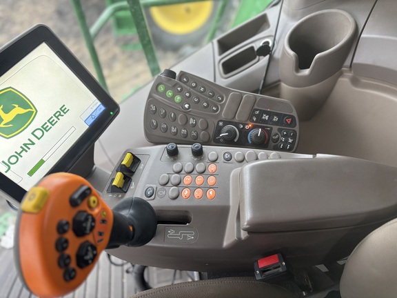 2016 John Deere S690 Combine