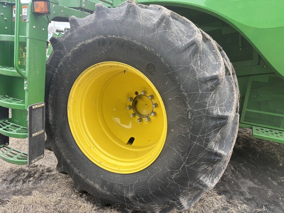 2016 John Deere S690 Combine