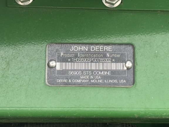 2016 John Deere S690 Combine