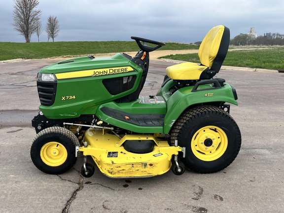 2017 John Deere X734 Garden Tractor