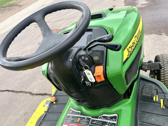 2017 John Deere X734 Garden Tractor