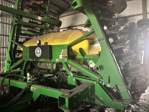 2003 John Deere 1690 Air Seeder