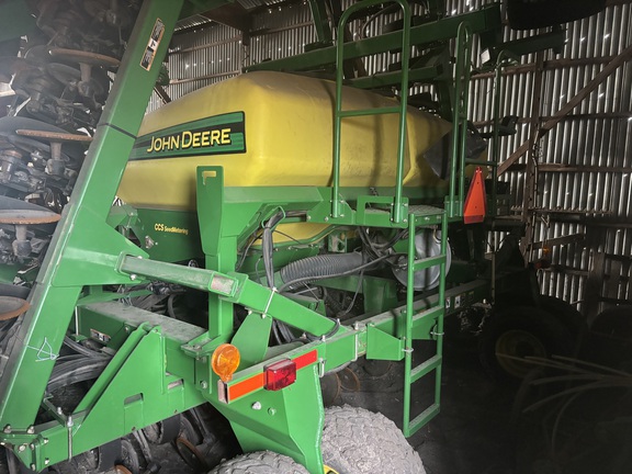 2003 John Deere 1690 Air Seeder