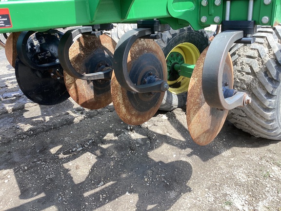 2021 John Deere 2730 Disk Ripper