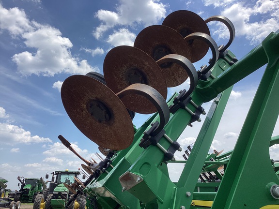 2021 John Deere 2730 Disk Ripper