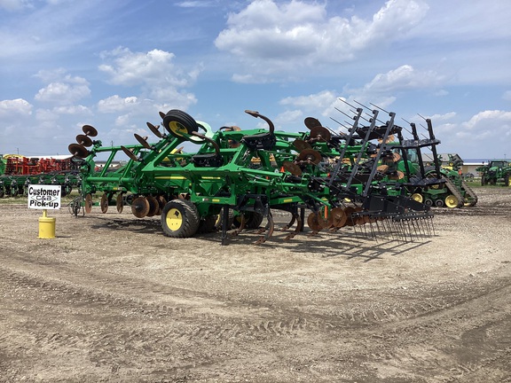 2021 John Deere 2730 Disk Ripper