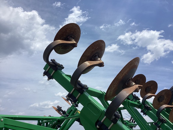 2021 John Deere 2730 Disk Ripper