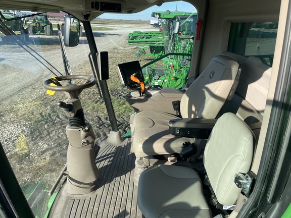 2022 John Deere S760 Combine
